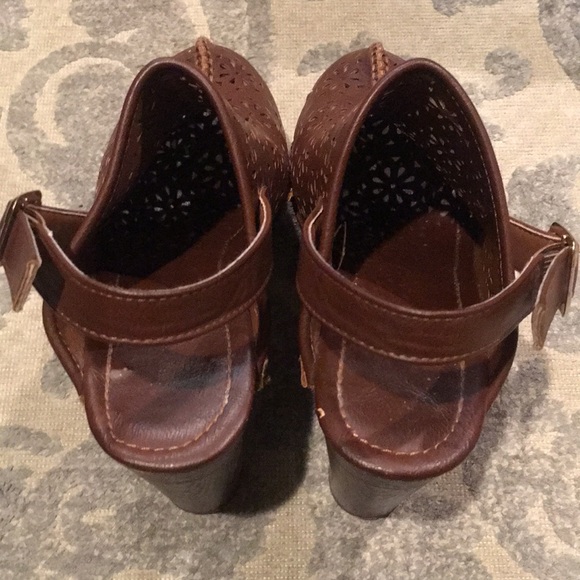 Clogs - Picture 3 of 4